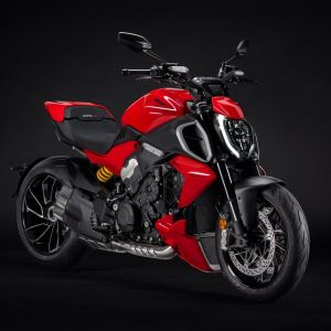 2025 Ducati Diavel V4 Red