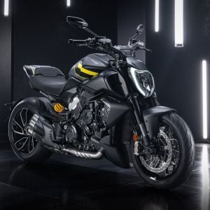 2026 Ducati Diavel V4 Black Roadster Livery